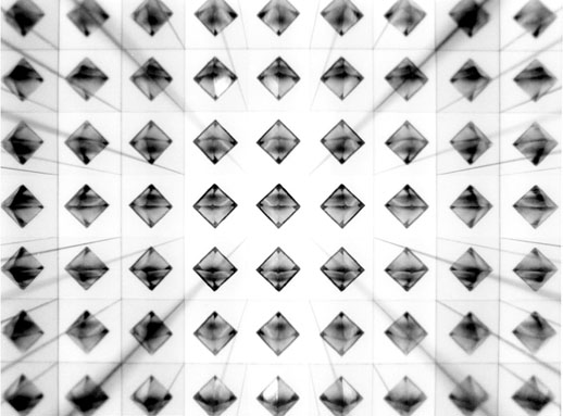 Blick in Multiskop mit Fluoritkristall